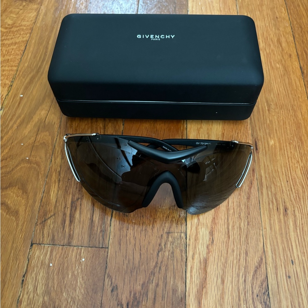Givenchy GV7013/N/S Sunglasses